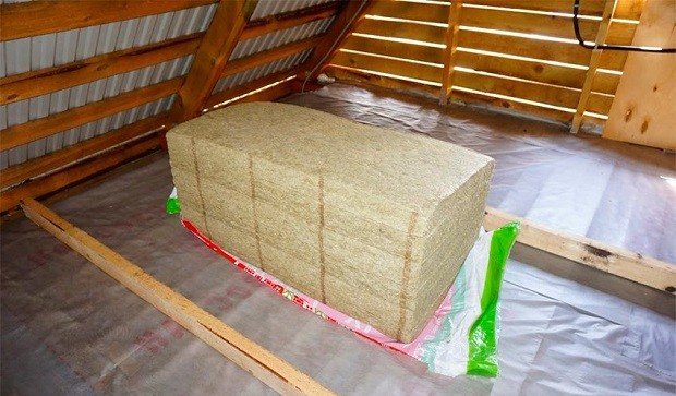 Isolamento del soffitto con materiali piastrellati e in blocchi