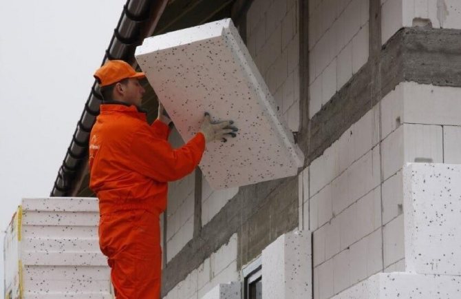 Insulation of walls with foam outside