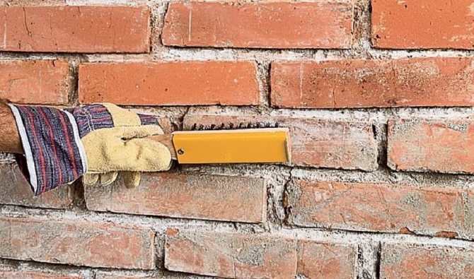 Wall insulation with foam outside - Cleaning the wall from debris