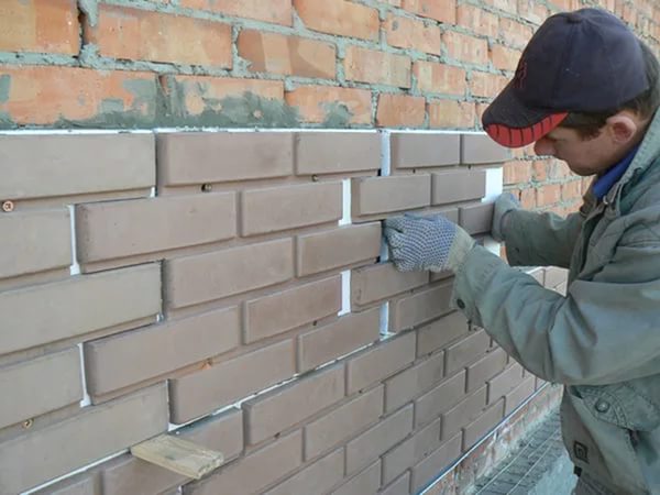 Izolacja z dekoracyjną powłoką elewacji