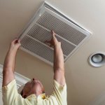 Ventilación en un apartamento con ventanas de plástico.