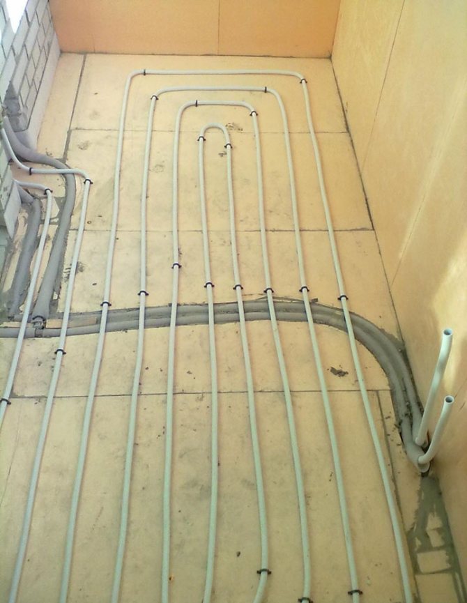 Cross-linked polyethylene water underfloor heating