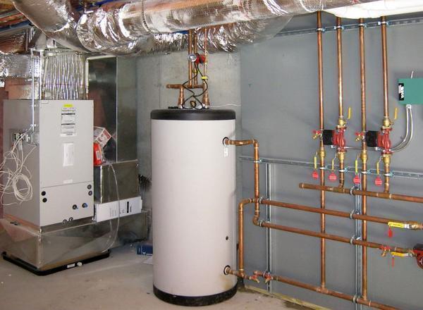 Het kiezen van een aan de muur gemonteerde gasboiler met dubbele kring moet gebaseerd zijn op het gebied van de kamer en het doel ervan