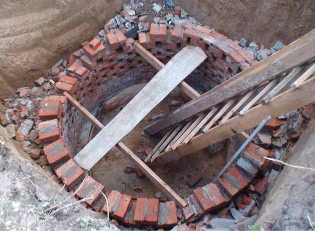 Diy brick cesspool