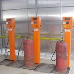 Filling stations for gas cylinders