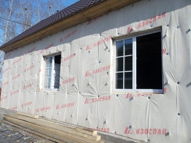 Protective film prevents water vapor from entering the insulation